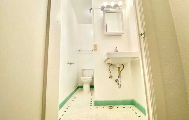 Studio, 1 bath, 330 sqft, $1,095, Unit 103