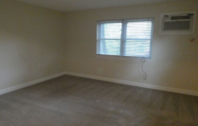 1 bed, 1 bath, $750, Unit Apt 6