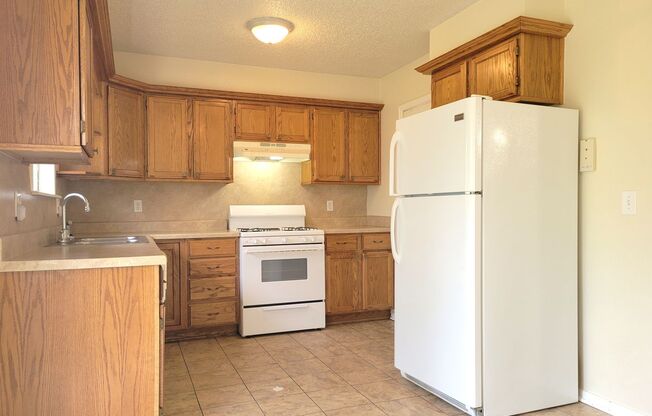 3 beds, 1 bath, $949