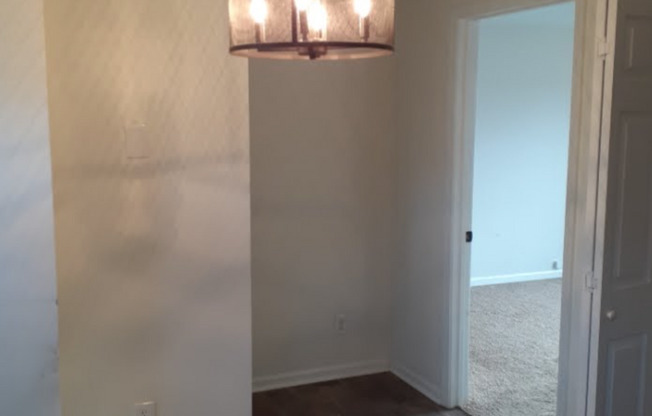 3 beds, 2 baths, $1,395