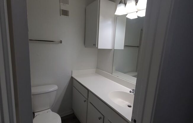 2 beds, 2 baths, 985 sqft, $1,275, Unit 905