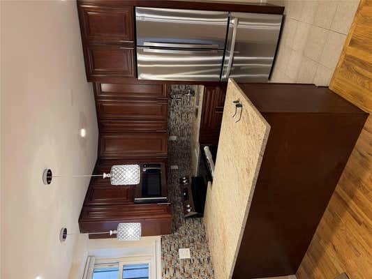 1 bed, 1 bath, 750 sqft, $2,000