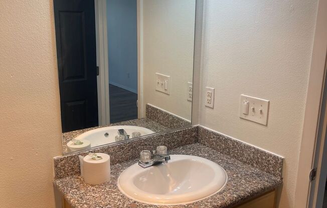 2 beds, 1 bath, 700 sqft, $1,350, Unit 201