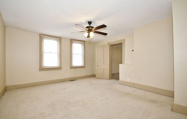 2 beds, 1 bath, $1,200, Unit Unit 1