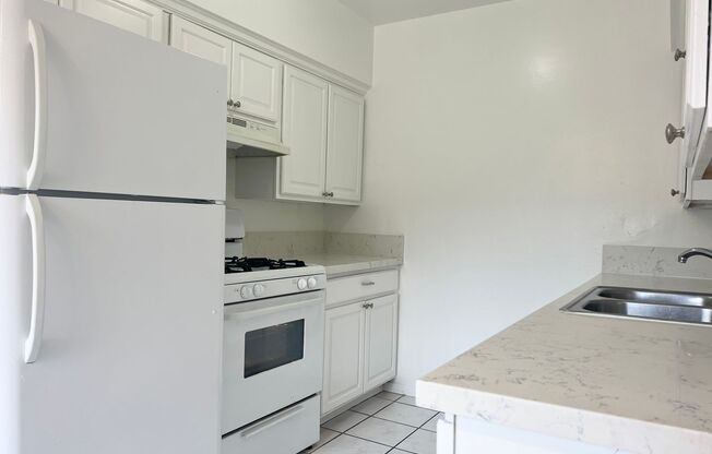 Bright 2 bed 1 bath in Pacific Beach