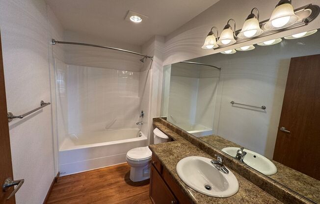 2 beds, 1 bath, 740 sqft, $1,949, Unit C403