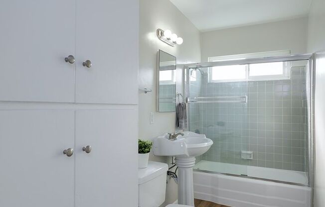 Studio, 1 bath, 444 sqft, $1,550, Unit 35