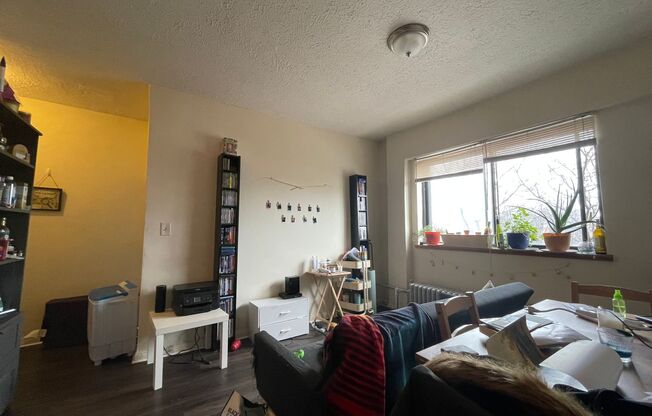 2 beds, 1 bath, $1,395, Unit 411