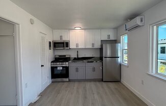 1512 W 5 ST