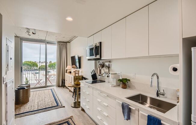 Studio, 1 bath, 300 sqft, $1,920, Unit Apt 503