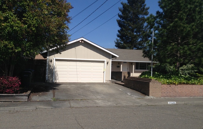 Available 4 bedroom in Rohnert Park.~ 707-583-7775