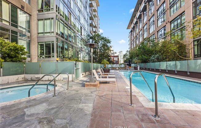 1 bed, 1 bath, 990 sqft, $3,900