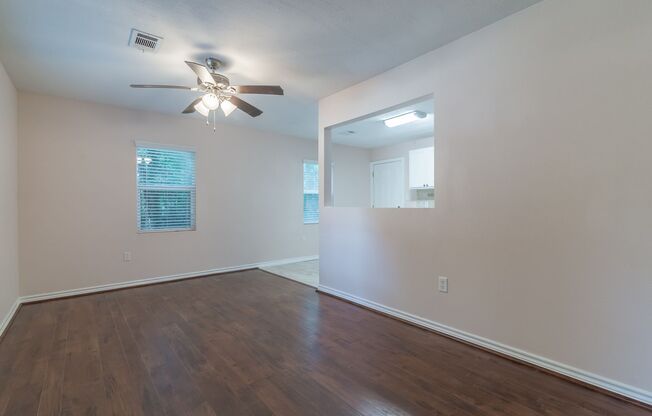 2 beds, 1 bath, $1,294