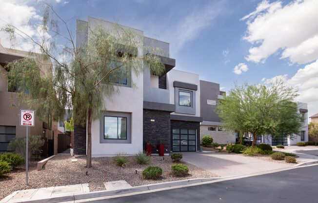 STUNNING MODERN HOME IN HENDERSON