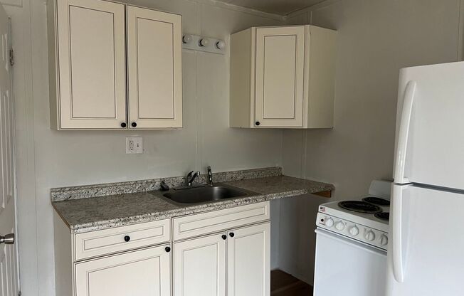 1 bed, 1 bath, $625, Unit Unit 2