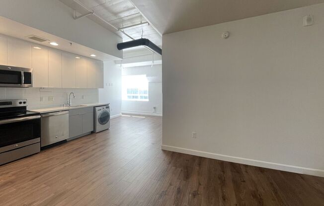 Studio, 1 bath, 545 sqft, $1,950, Unit 415