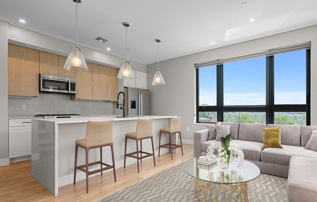 2 beds, 2 baths, 930 sqft, $4,400, Unit 402