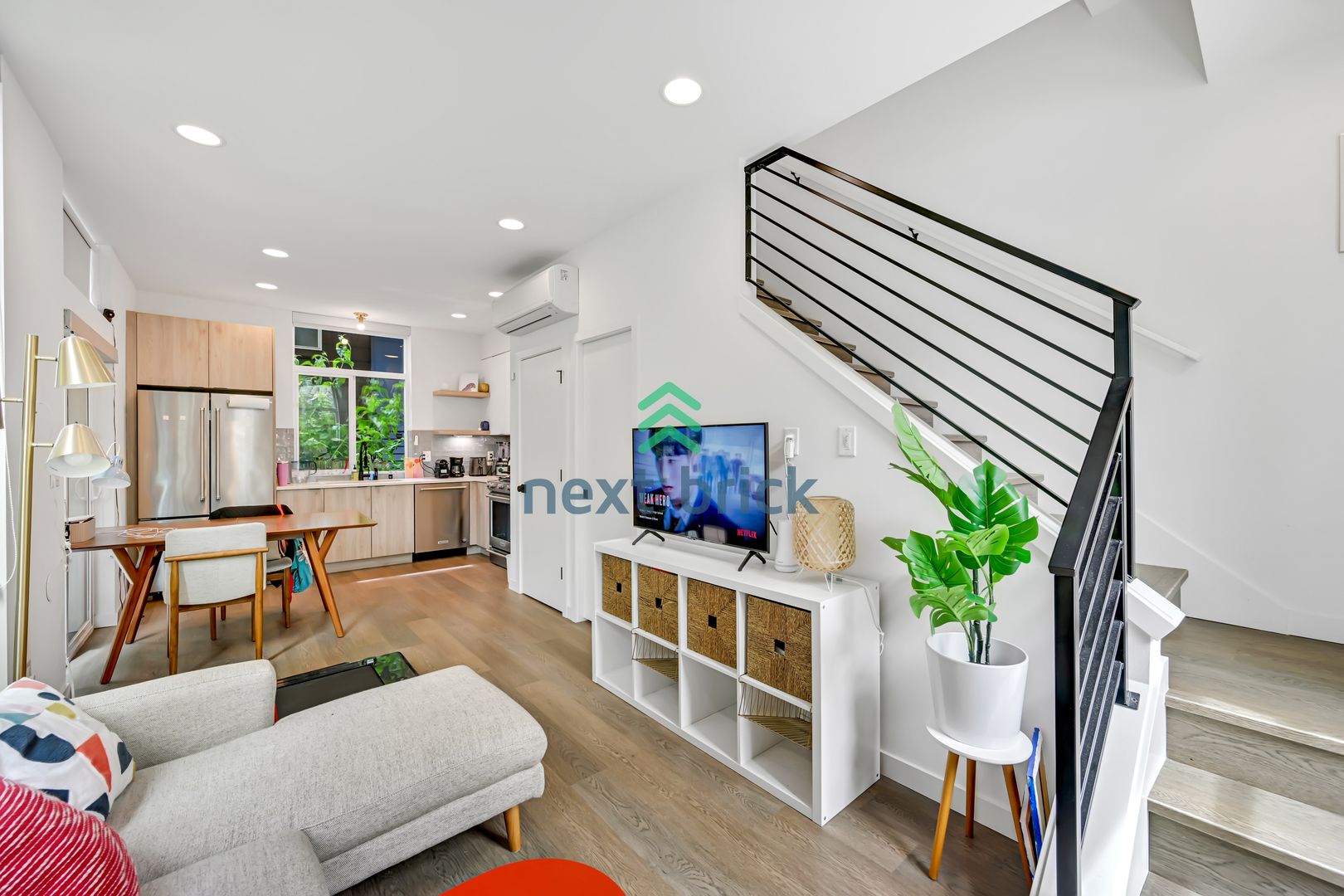 2 BEDS & 2 BATH TOWNHOUSE FOR RENT