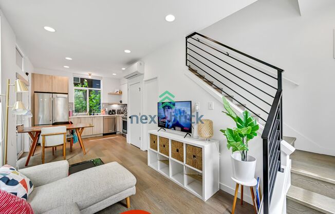 2 BEDS & 2 BATH TOWNHOUSE FOR RENT
