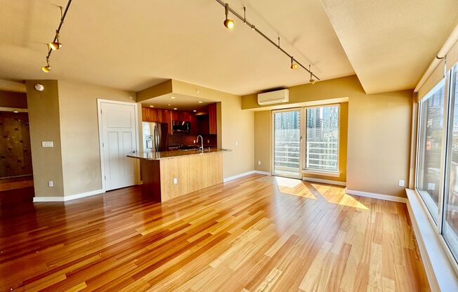 $500 OFF FIRST MONTH'S RENT!!!! Views of Puget Sound and iconic great wheel. Renovated condo in highly desirable Newmark Towers.