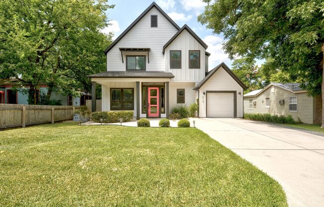 North Loop Area Gem!!!