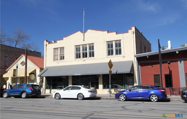 185 S SEGUIN AVE