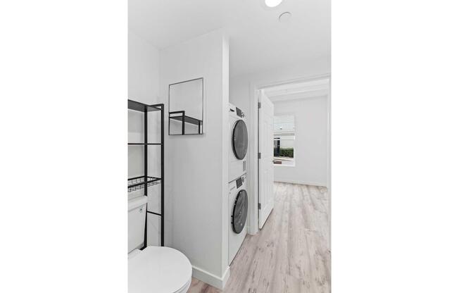 Studio, 1 bath, 384 sqft, $1,680