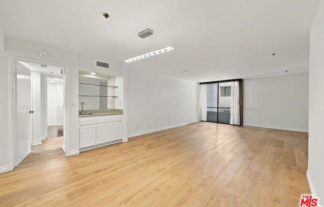 1 bed, 1.5 baths, 1,139 sqft, $3,600, Unit 407