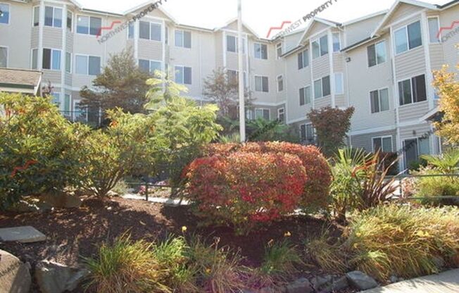 2 beds, 1 bath, 741 sqft, $1,395, Unit B201