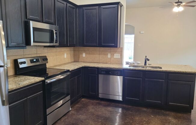 3 beds, 2 baths, $1,495, Unit 221 Ragsdale Way