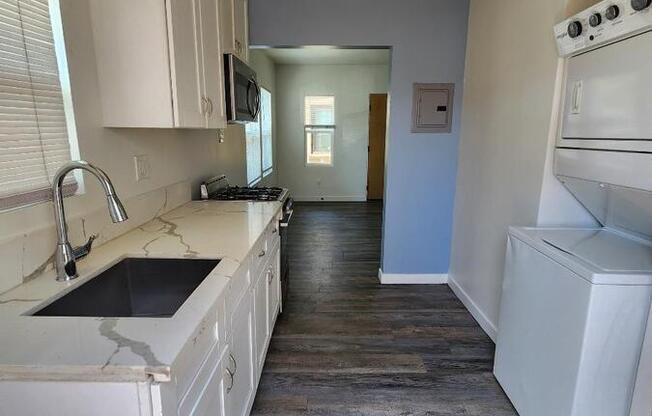 526 GOLDEN AVE