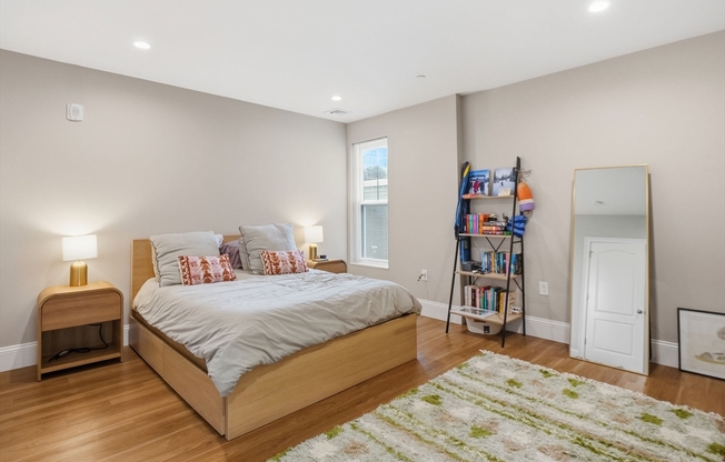 2 beds, 2 baths, 1,305 sqft, $4,800, Unit 3
