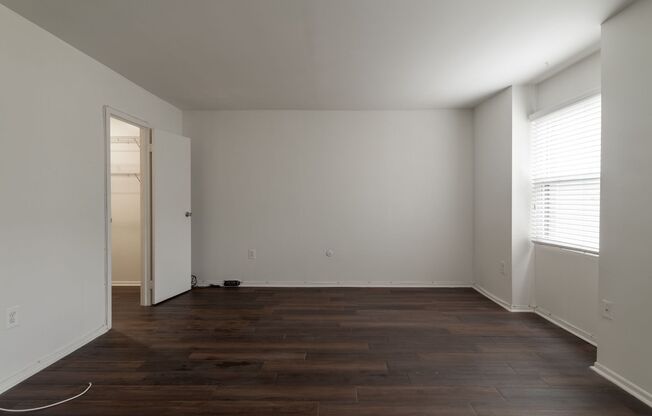 Studio, 1 bath, 439 sqft, $1,405, Unit 212