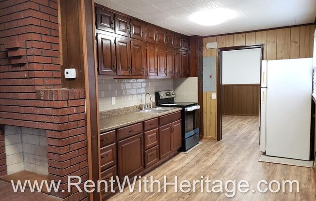 GRANDPA'S BUNGELOW/ CHARMING RANCH HOME/ TOTALLY RENOVATED/ PRIVATE YARD