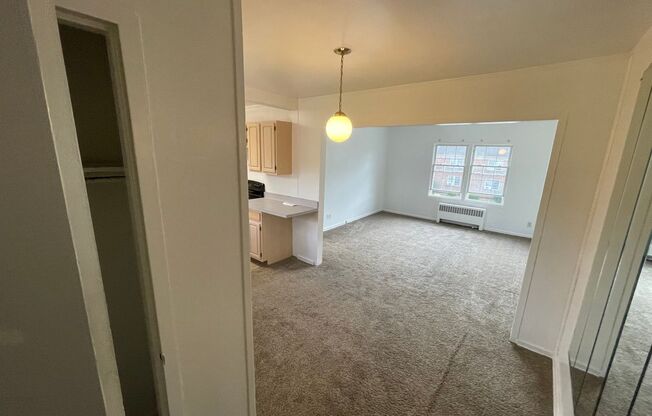 1 bed, 1 bath, 750 sqft, $950, Unit 10F