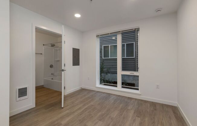 Studio, 1 bath, 250 sqft, $1,145, Unit 108