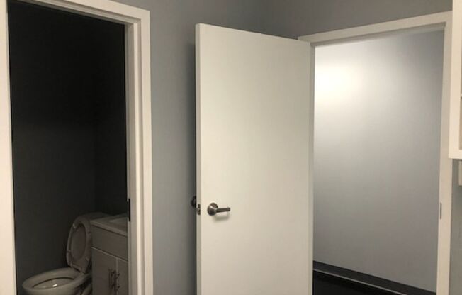 Studio, 1 bath, 6,000 sqft, $3,000