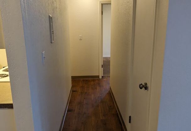 2 beds, 2 baths, 900 sqft, $1,525, Unit #24