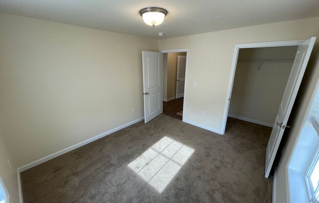 2 beds, 1 bath, 1,027 sqft, $1,635, Unit Apt 1112