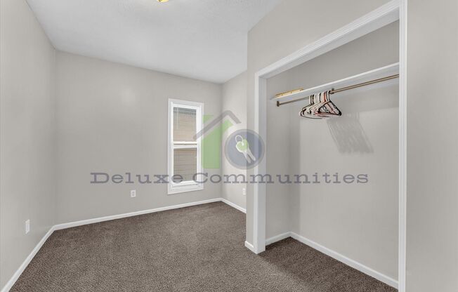 3 beds, 1 bath, 900 sqft, $1,350