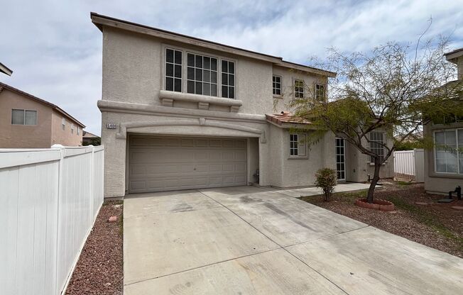 Charming Home in Gated Community: Fireplace, Breakfast Bar & More