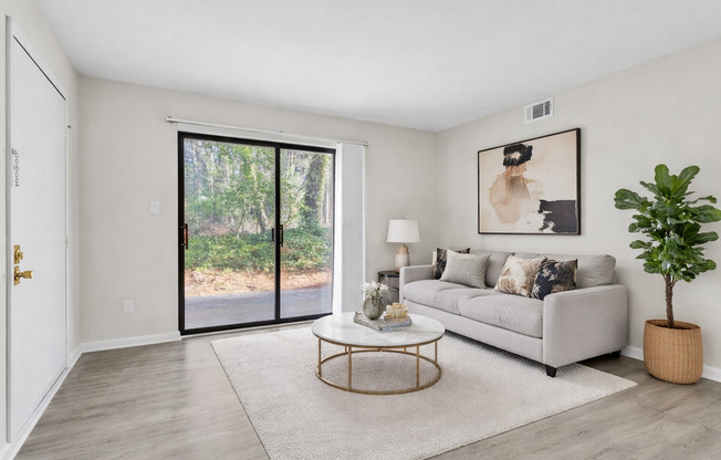 2 beds, 1 bath, 720 sqft, $1,209, Unit E8