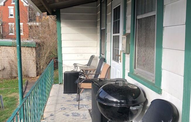 1 bed, 1 bath, $1,050, Unit Apt 2