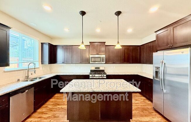 3621 NE SITKA DR