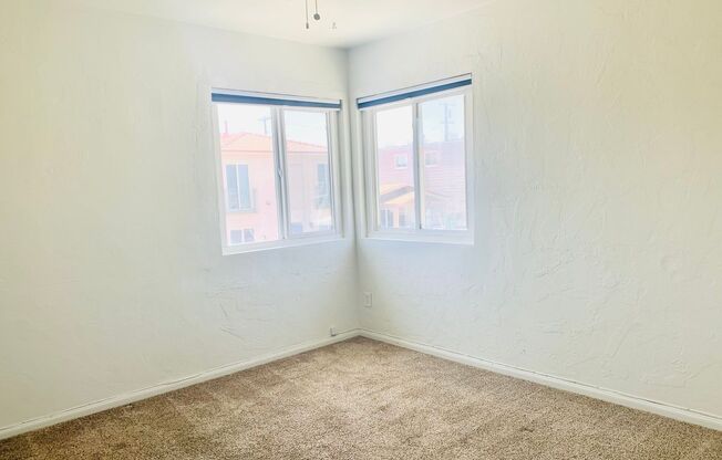 2 beds, 1 bath, $3,295, Unit 734 Santa Barbara Place