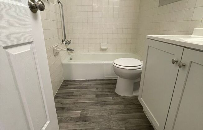 2 beds, 1 bath, 850 sqft, $1,025, Unit H 201