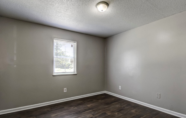 2 beds, 1 bath, $1,100, Unit 10D