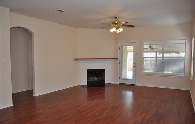 Charming 3 Bedroom in Heart of Hutto.