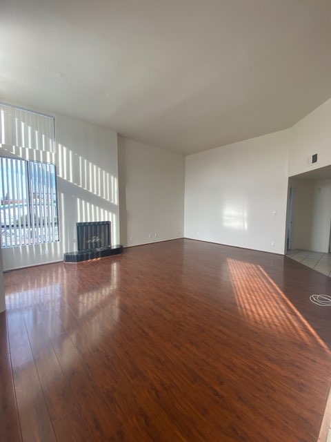 4343 Whitsett Ave, 202