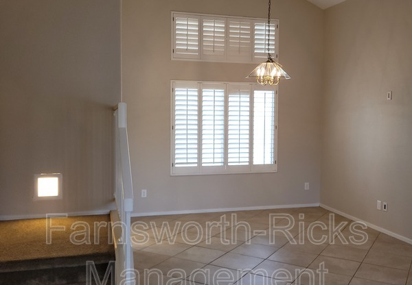 1270 W FLINTLOCK WAY